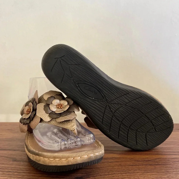 Clark Artisan Sz 9.5 Beaded Floral Metallic Platform Sandals Thongs Boho Femme - Picture 7 of 15